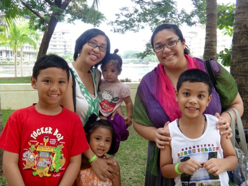 World Mom Contributors Tina Santiago-Rodriguez and Mrs. C. on vacation together in the Philippines! 
